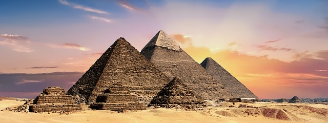 pyramidy v Egyptě